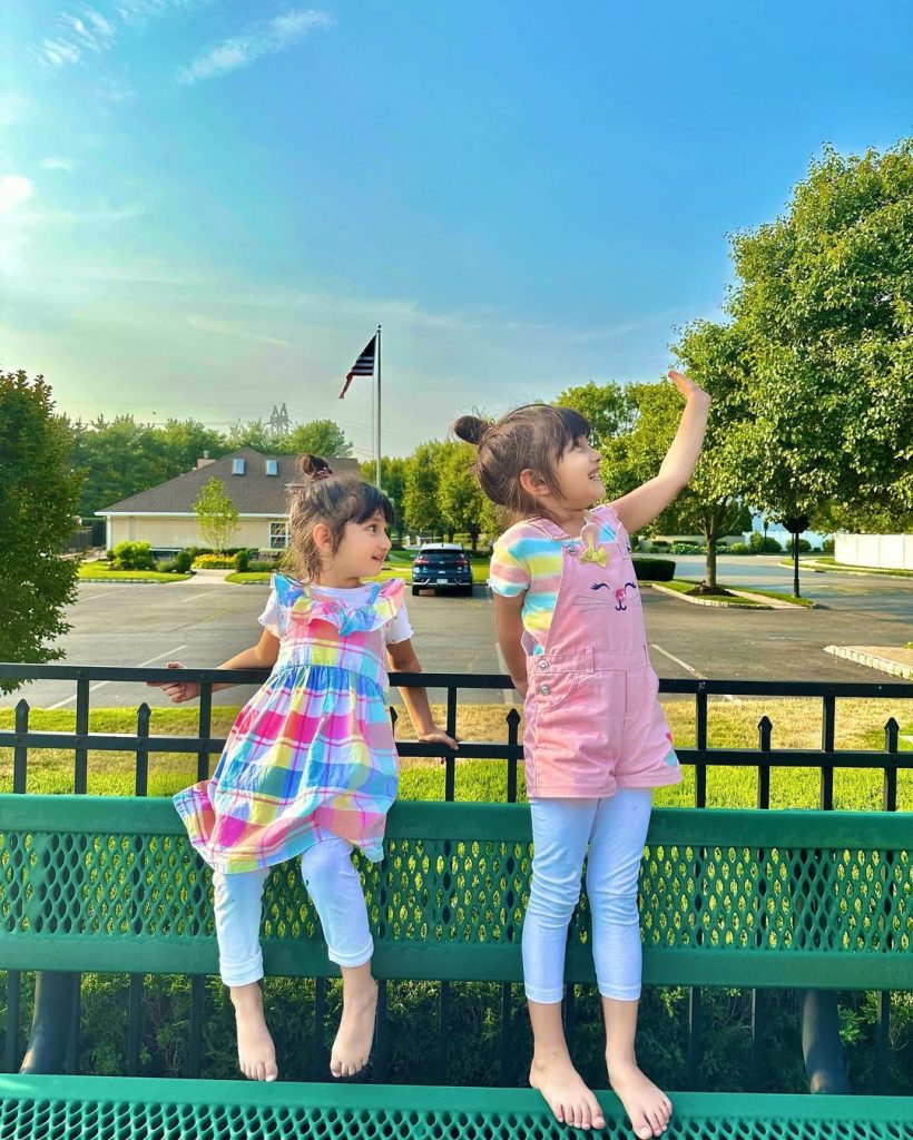 Sidra Batool's Latest Beautiful Pictures With Her Daughters