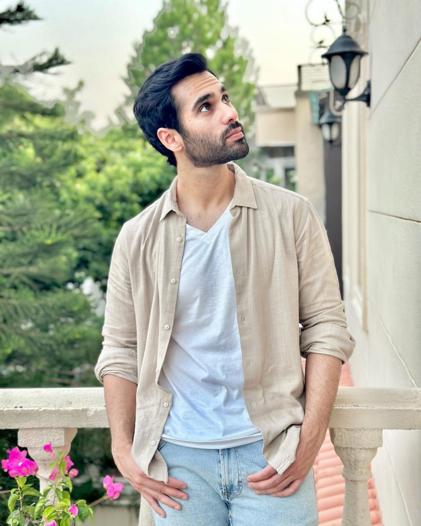 Fans Fall In Love With Ameer Gilani's Soft And Gentle Demeanor