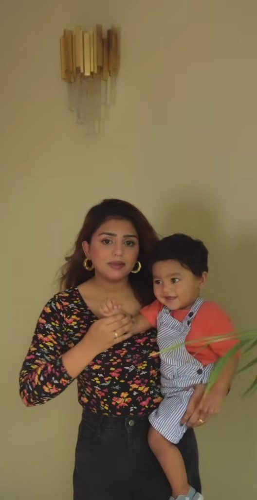 Anumta Qureshi New Pictures With Son