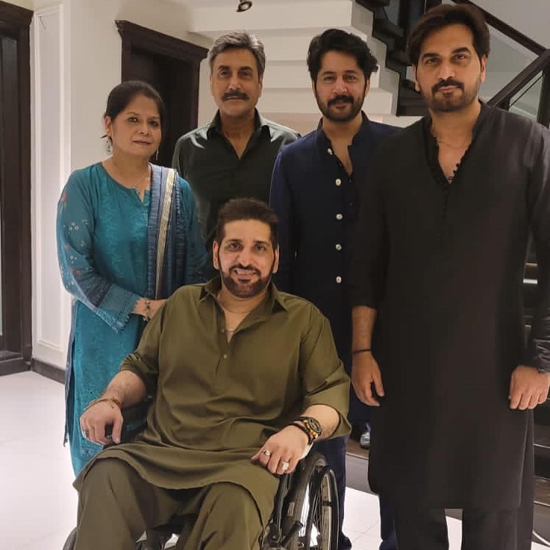 Humayun Saeed Shares Beautiful Family Pictures From Eid | Reviewit.pk