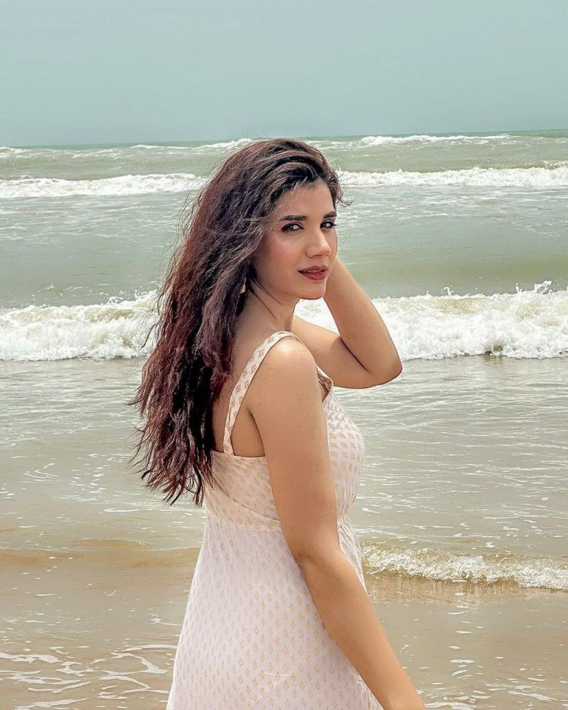 Kiran Ashfaque Shares Gorgeous Beach Pictures