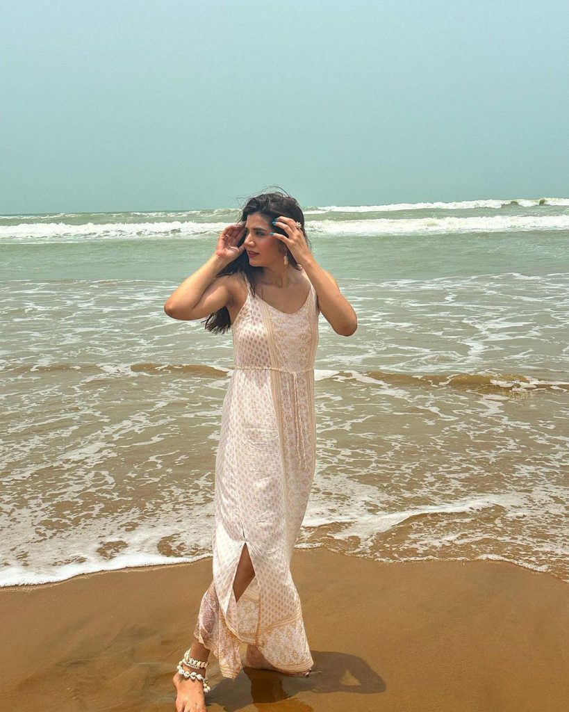 Kiran Ashfaque Shares Gorgeous Beach Pictures