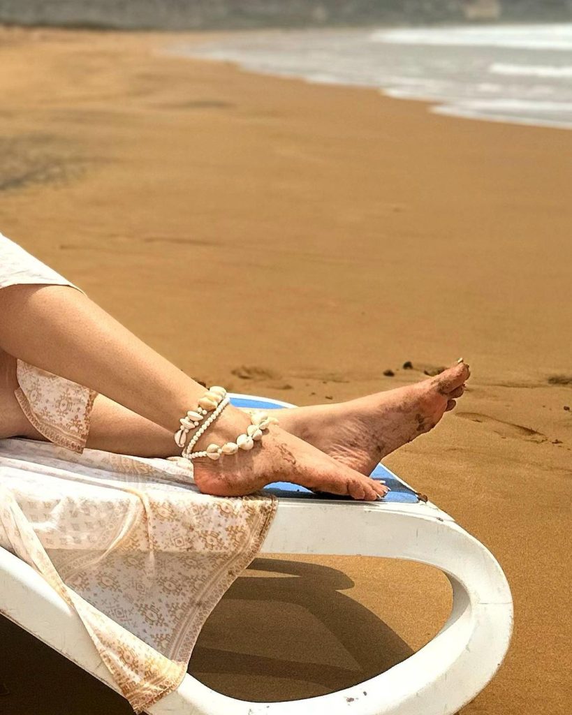 Kiran Ashfaque Shares Gorgeous Beach Pictures