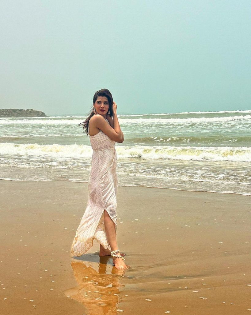 Kiran Ashfaque Shares Gorgeous Beach Pictures