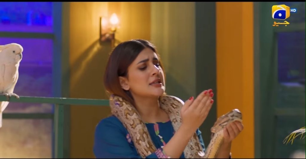 Public Reacts To Unusual Teasers of Kubra Khan's Upcoming Drama