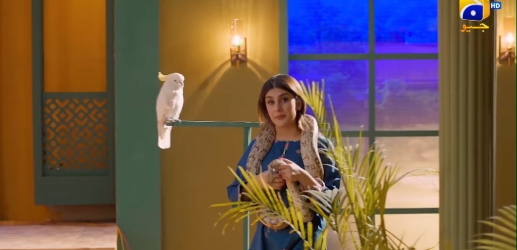 Public Reacts To Unusual Teasers of Kubra Khan's Upcoming Drama