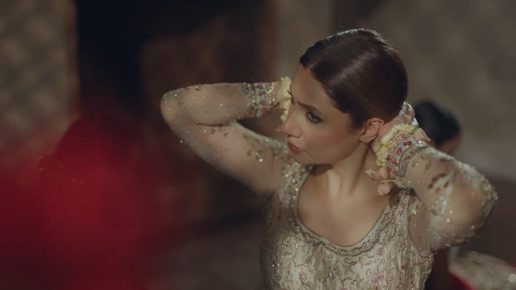 Mahira Khan Looks Ethereal In Rano's Heirloom Bridal Campaign