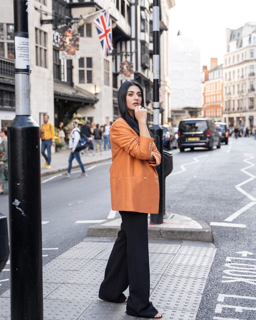 Sarah Khan Is A Vision To Behold In Latest Clicks From UK