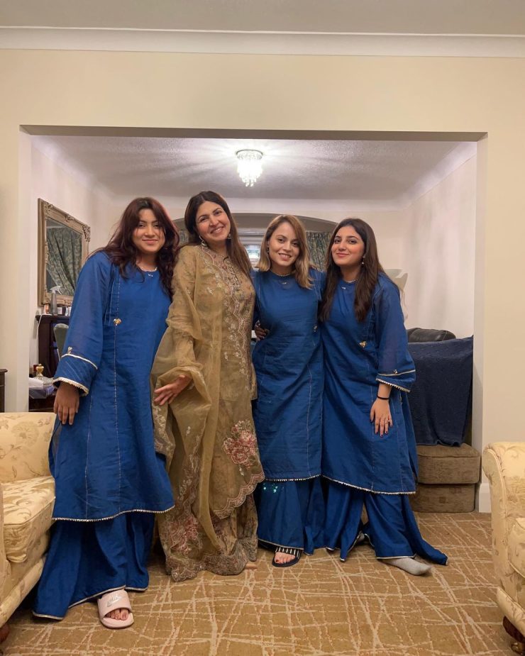 Shagufta Ijaz With Daughters On Eid | Reviewit.pk