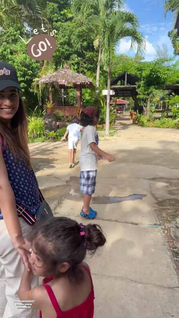 Shahzad Sheikh And Momal Sheikh With Families In Phuket