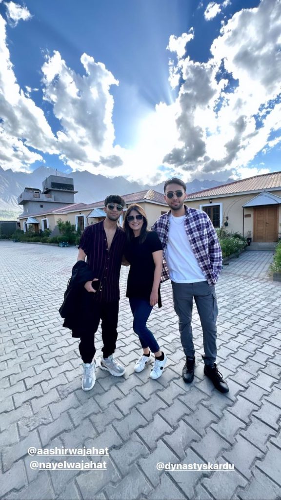 Pakistani Celebrities Vacation In Beautiful Skardu