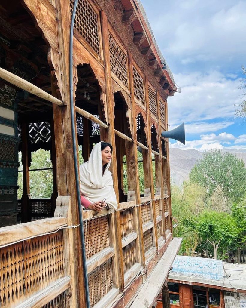 Sunita Marshall Visits Khaplu Fort With Family