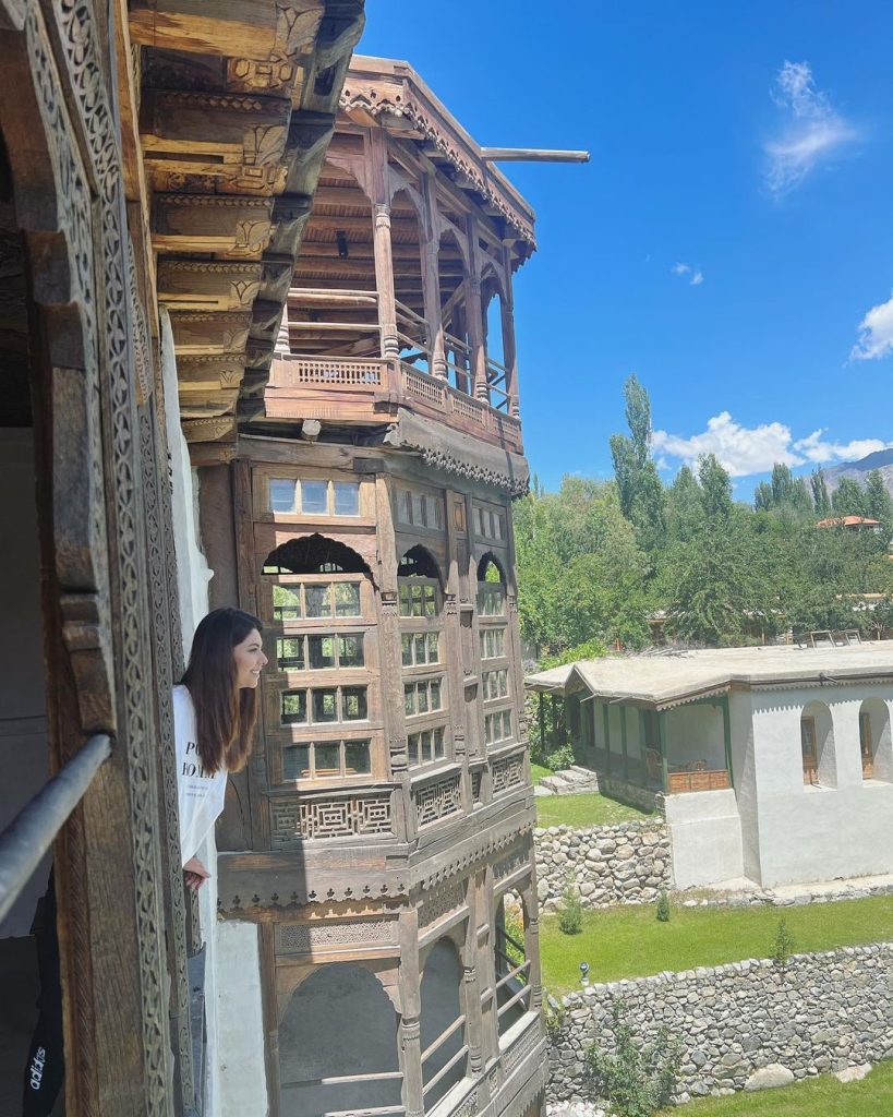 Sunita Marshall Visits Khaplu Fort With Family