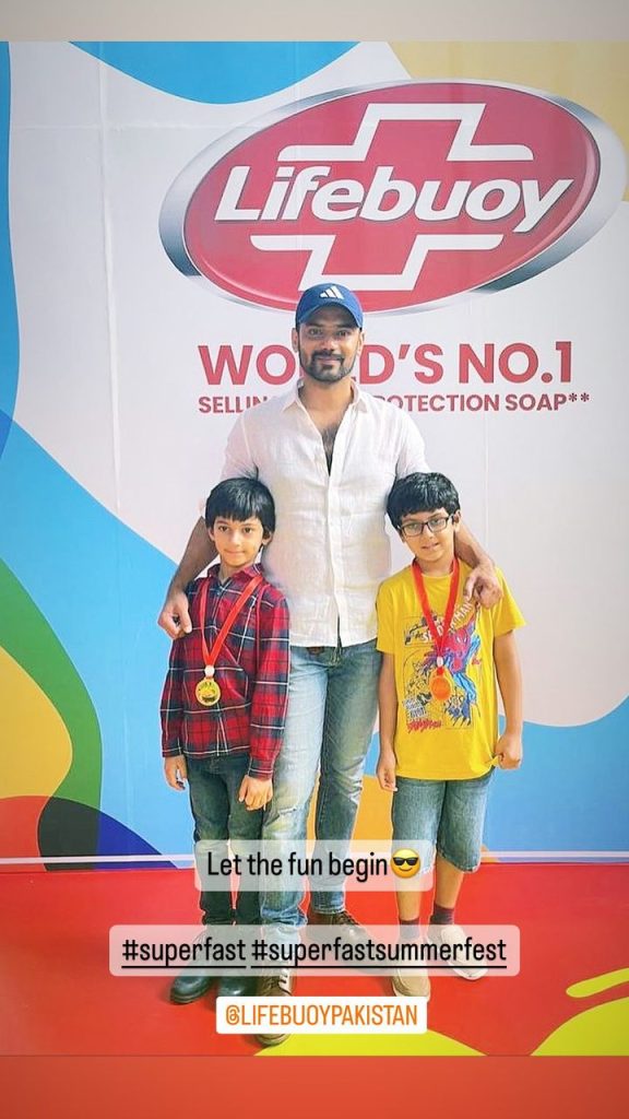 Pakistani Celebrities Spotted With Their Kids At An Event