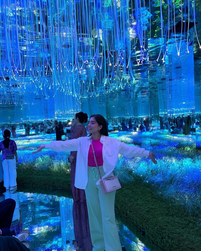 Arisha Razi Mesmerizing Clicks From Dubai