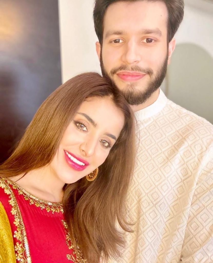 Actress Nida Khan Beautiful Pictures With Her Husband