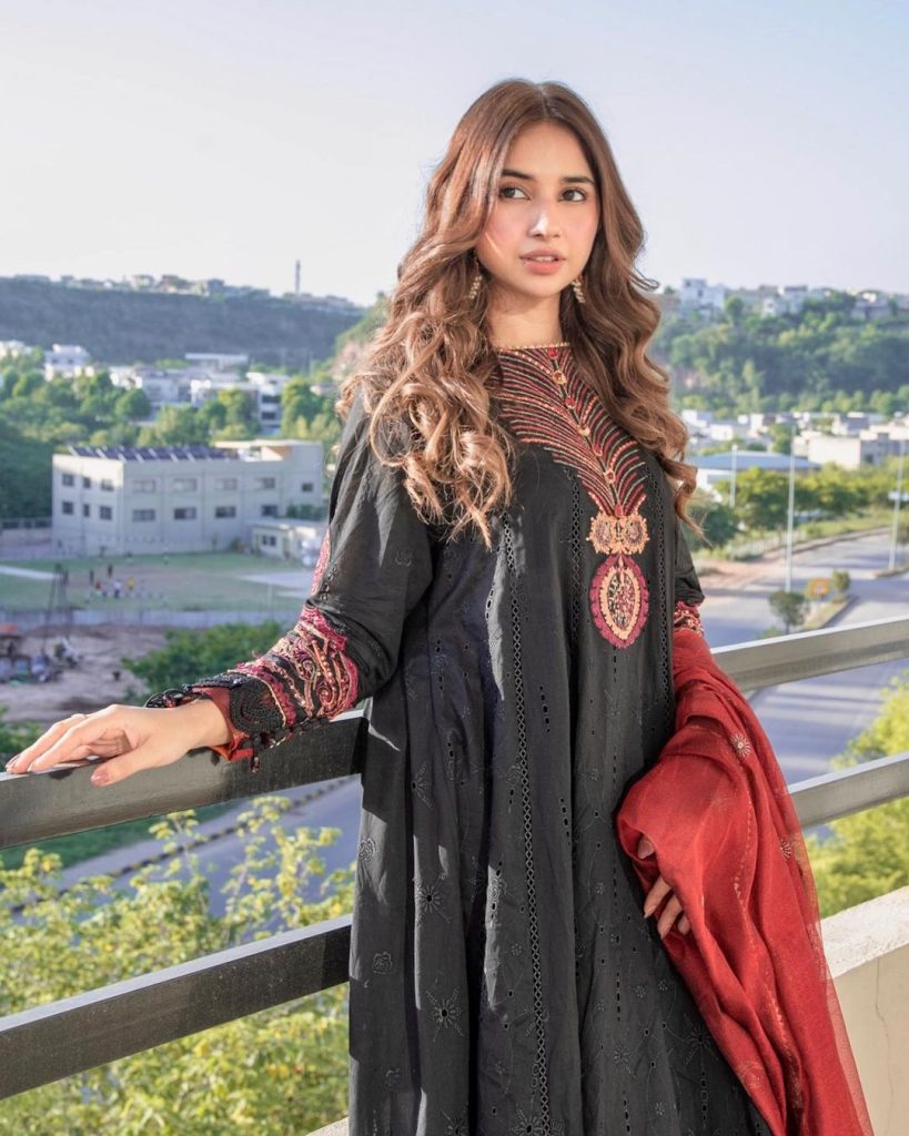 Five Beautiful Looks Of Gorgeous Sabeena Farooq