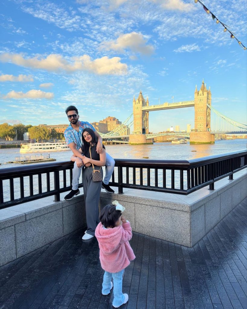 Sarah Khan's New Alluring Photos From London