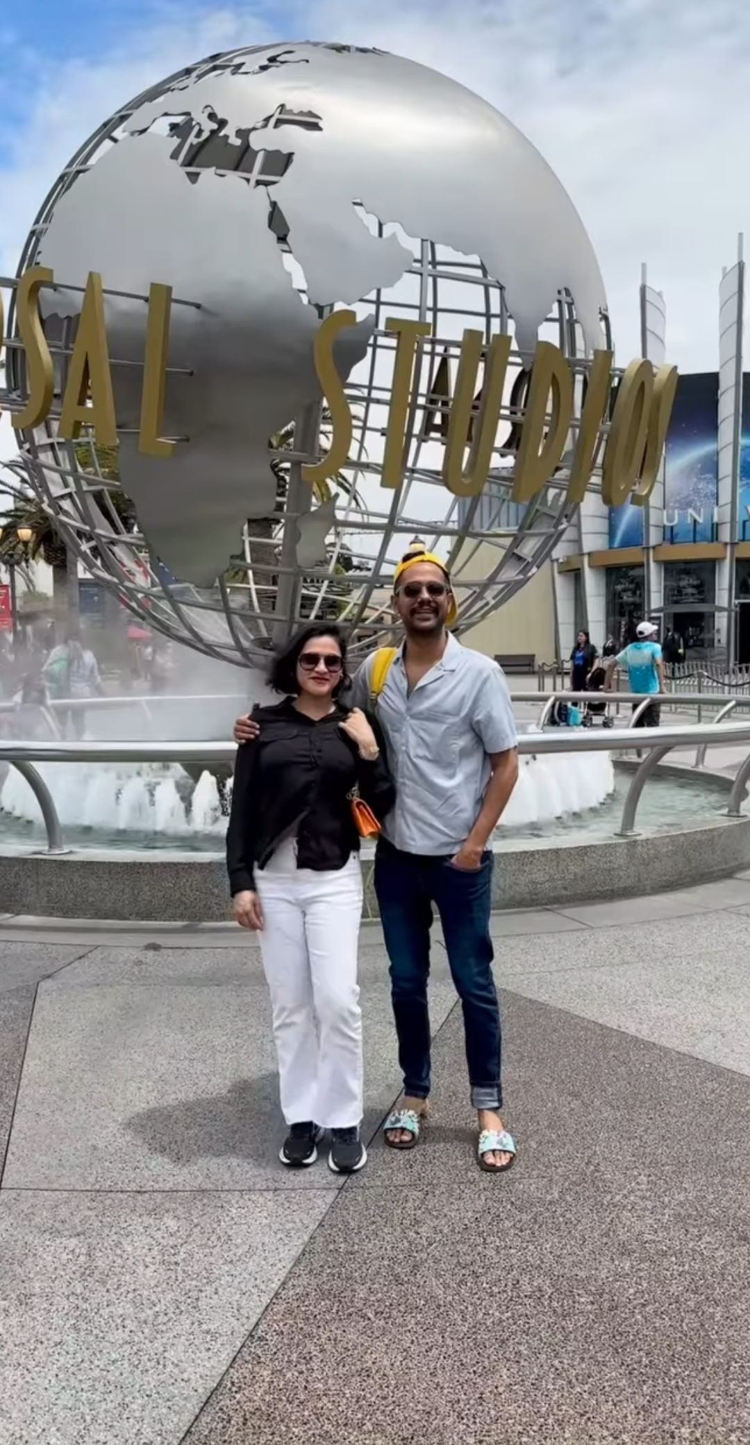 Ali Gul R Ali Gul Pir New Pictures With Wife Azeemah Nakhoda from USA | Reviewit.pk