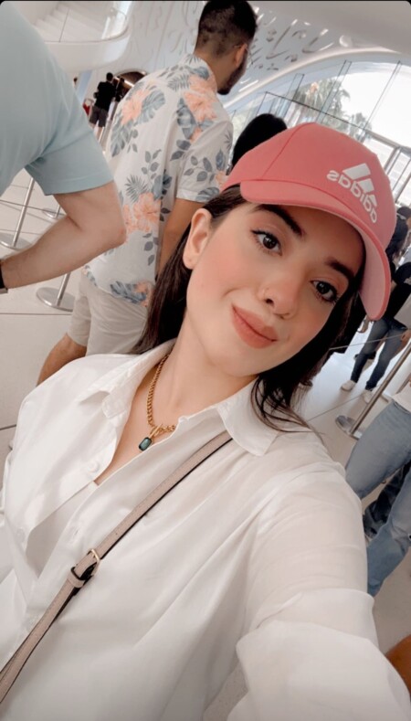 Arisha Razi Shares Pictures From Recent Dubai Trip | Reviewit.pk