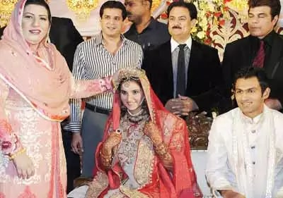 Firdous Ashiq Awan Predicted Shoaib Malik And Sania Mirza Divorce