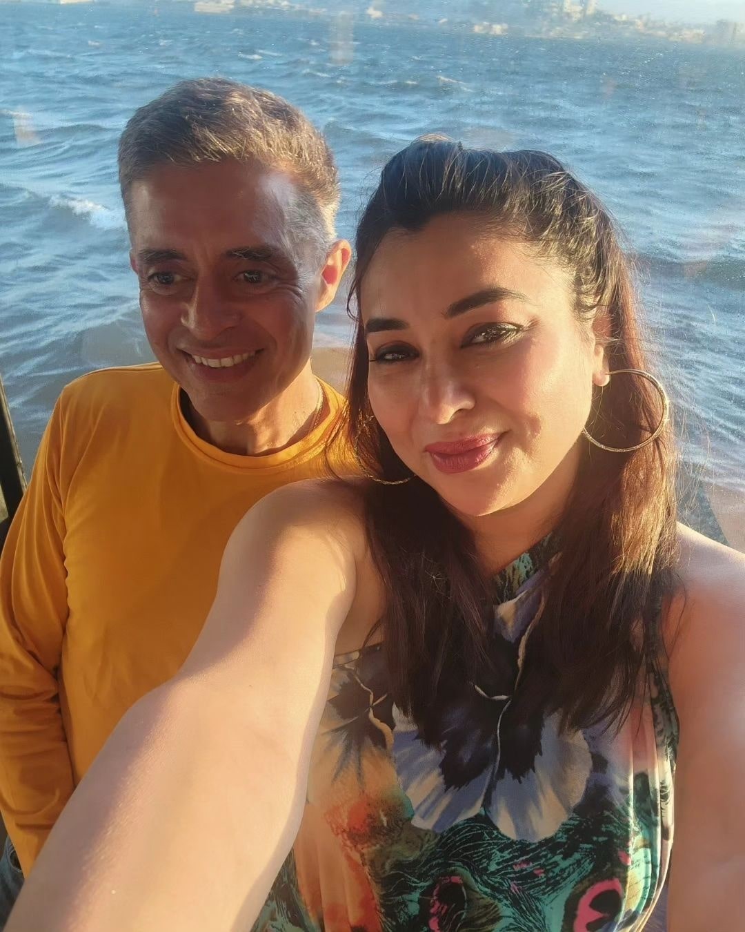 Komal Rizwan Komal Rizvi Celebrates Birthday With Husband | Reviewit.pk