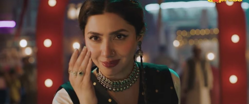 Mahira Khan's Look & Performance In Razia Praised By Fans