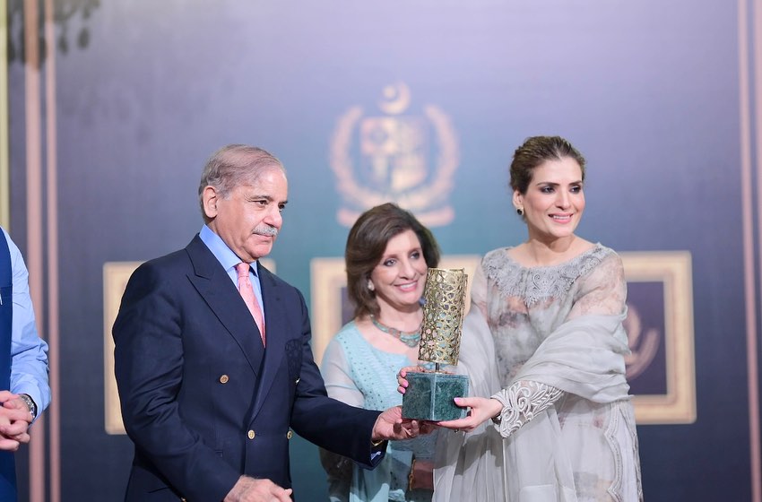 Pakistani Celebrities Shine At The PTV Icon Awards
