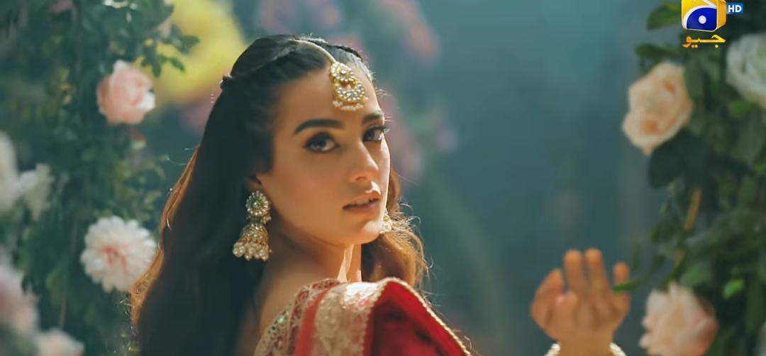 Mannat Murad First Look Excites Iqra Aziz Fans | Reviewit.pk