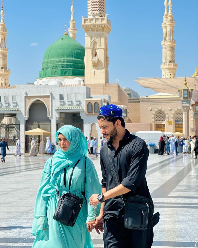 Pakistani Celebrities Who Performed Umrah And Hajj In 2023