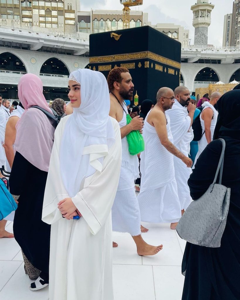 Pakistani Celebrities Who Performed Umrah And Hajj In 2023