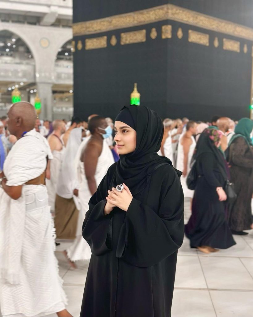 Pakistani Celebrities Who Performed Umrah And Hajj In 2023