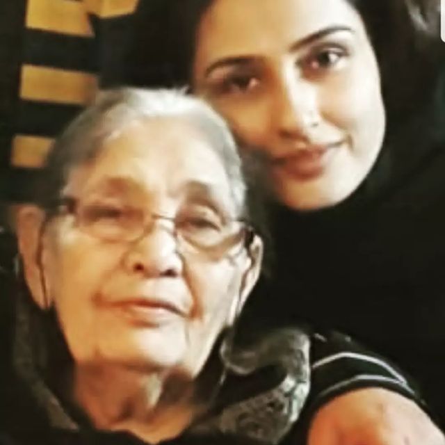 Actress Erum Akhtar's Mother Passes Away