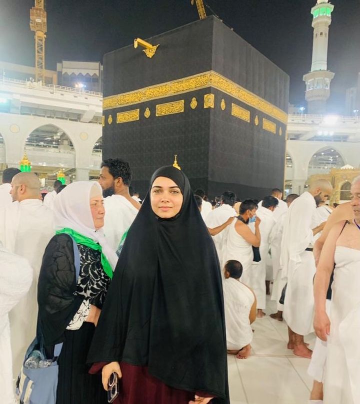 Pakistani Celebrities Who Performed Umrah And Hajj In 2023