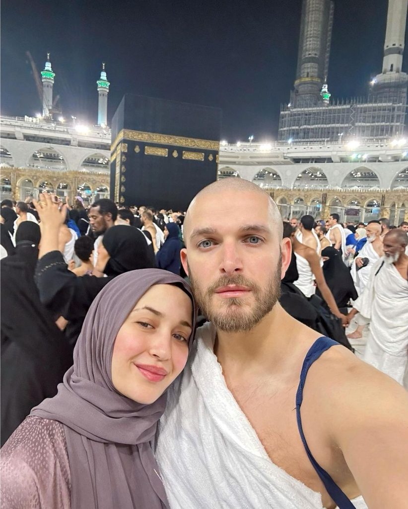 Pakistani Celebrities Who Performed Umrah And Hajj In 2023