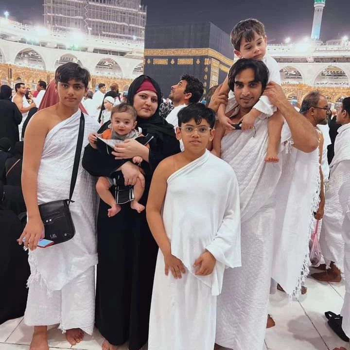 Pakistani Celebrities Who Performed Umrah And Hajj In 2023