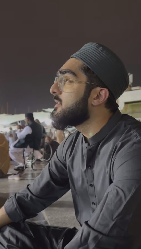 Heartwarming Video Of Junaid Jamshed Son From Madina Goes Viral