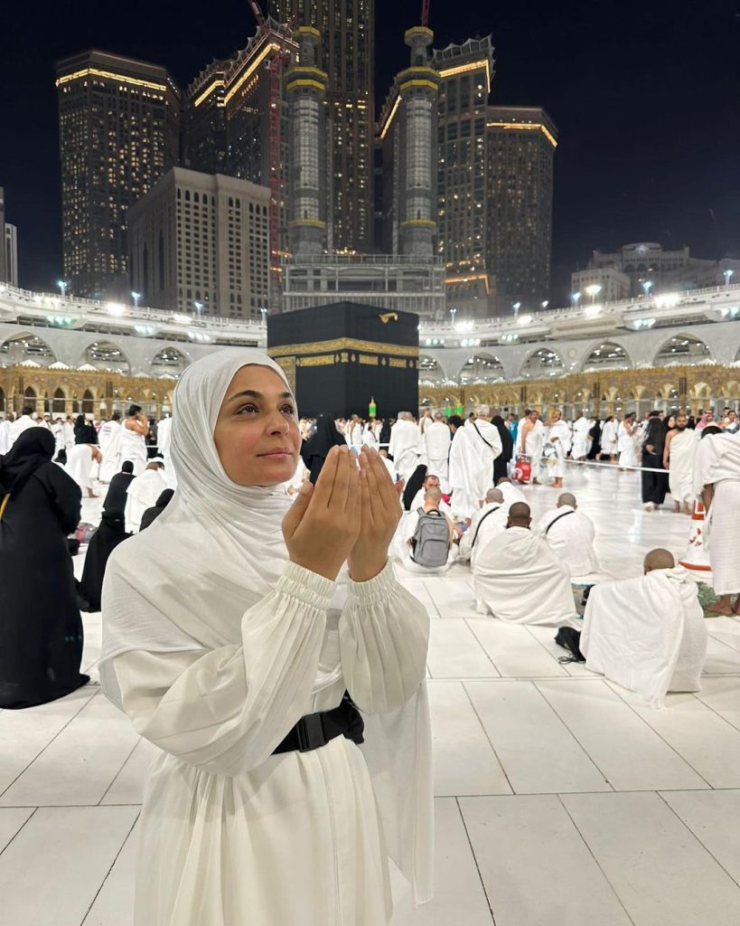 Pakistani Celebrities Who Performed Umrah And Hajj In 2023