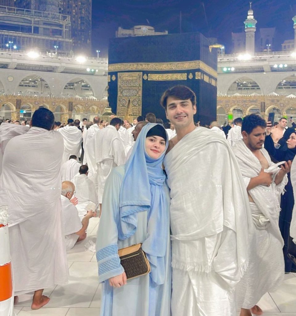 Pakistani Celebrities Who Performed Umrah And Hajj In 2023