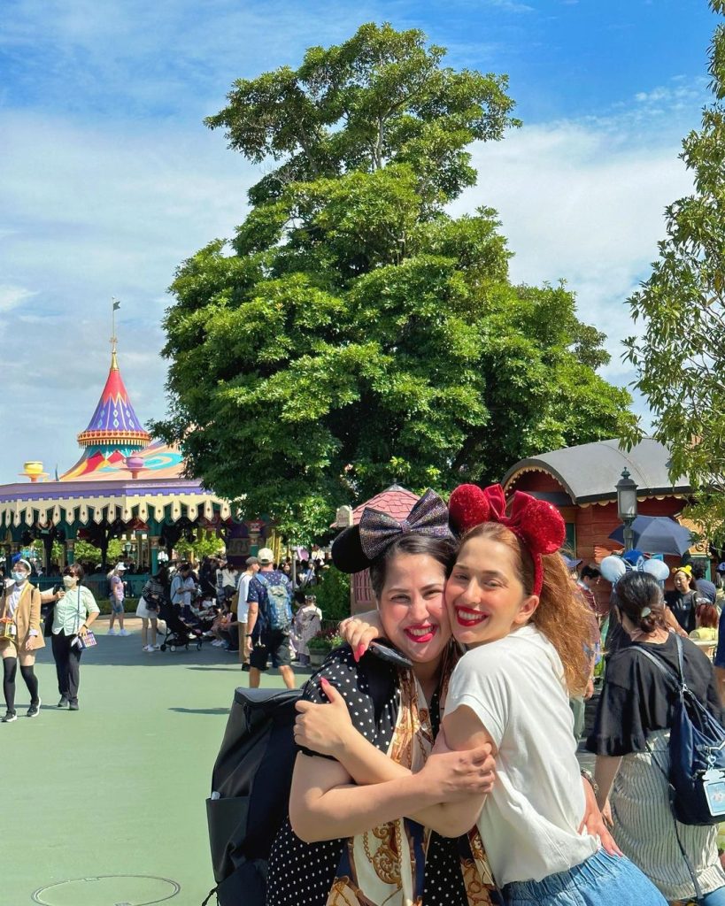Naimal Khawar With Sisters In Disneyland Tokyo