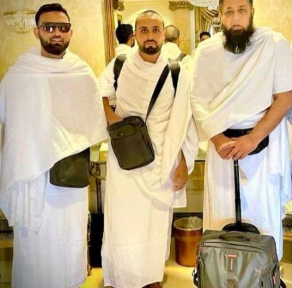 Pakistani Celebrities Who Performed Umrah And Hajj In 2023