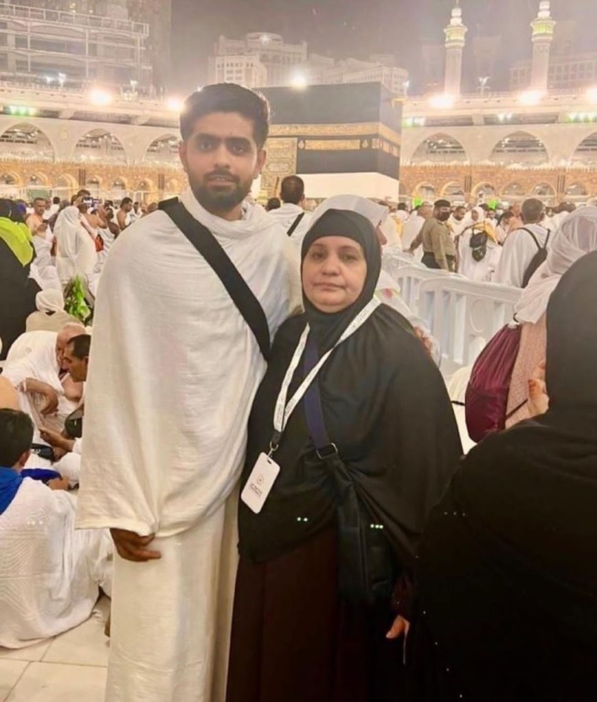 Pakistani Celebrities Who Performed Umrah And Hajj In 2023