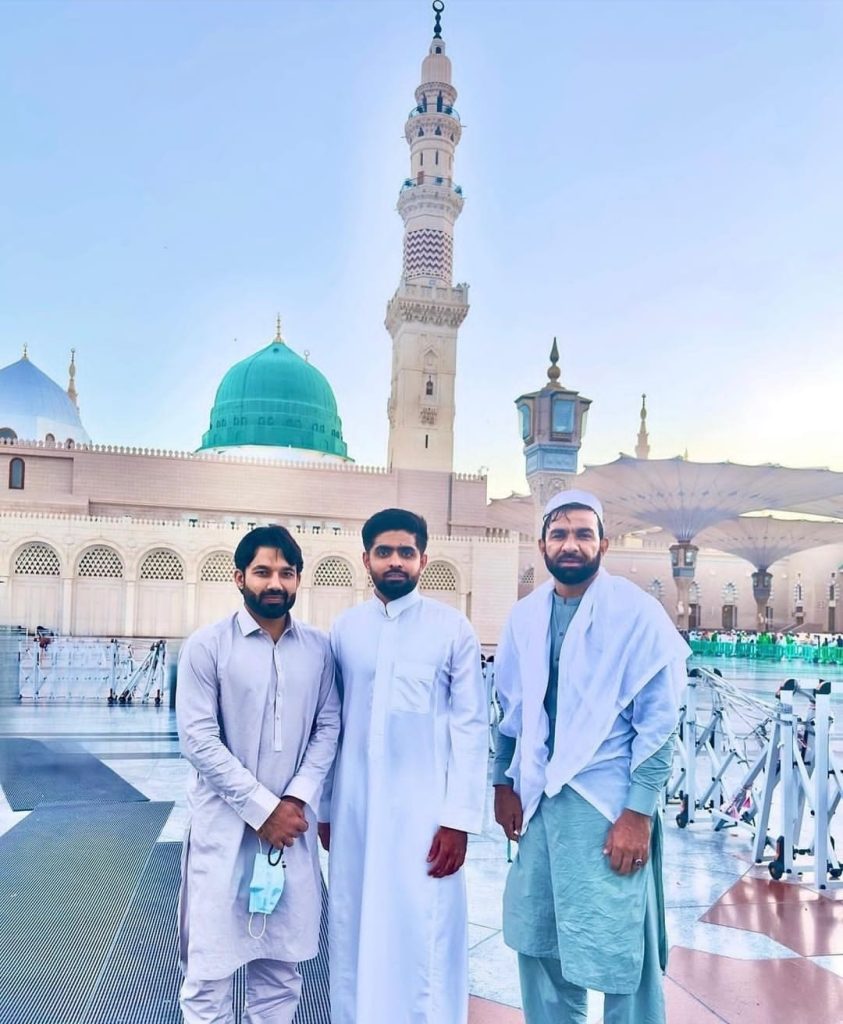 Pakistani Celebrities Who Performed Umrah And Hajj In 2023