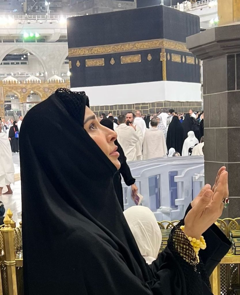 Pakistani Celebrities Who Performed Umrah And Hajj In 2023