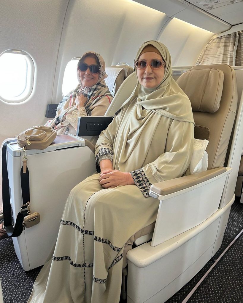 Pakistani Celebrities Who Performed Umrah And Hajj In 2023