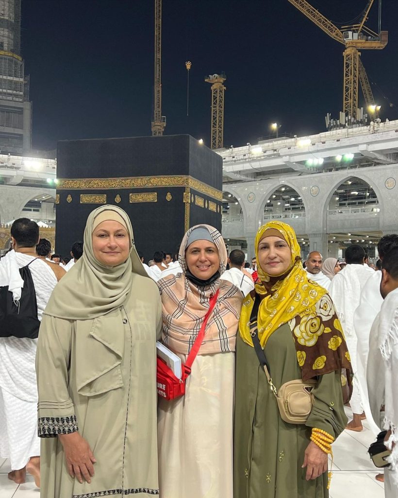 Pakistani Celebrities Who Performed Umrah And Hajj In 2023