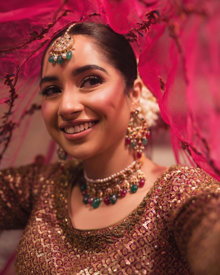 Sabeena Farooq Looks Ethereal In Bridal Shoot | Reviewit.pk