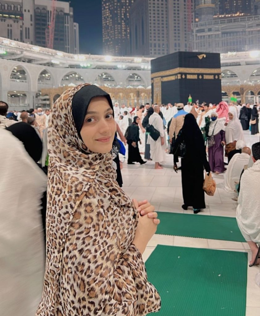 Pakistani Celebrities Who Performed Umrah And Hajj In 2023