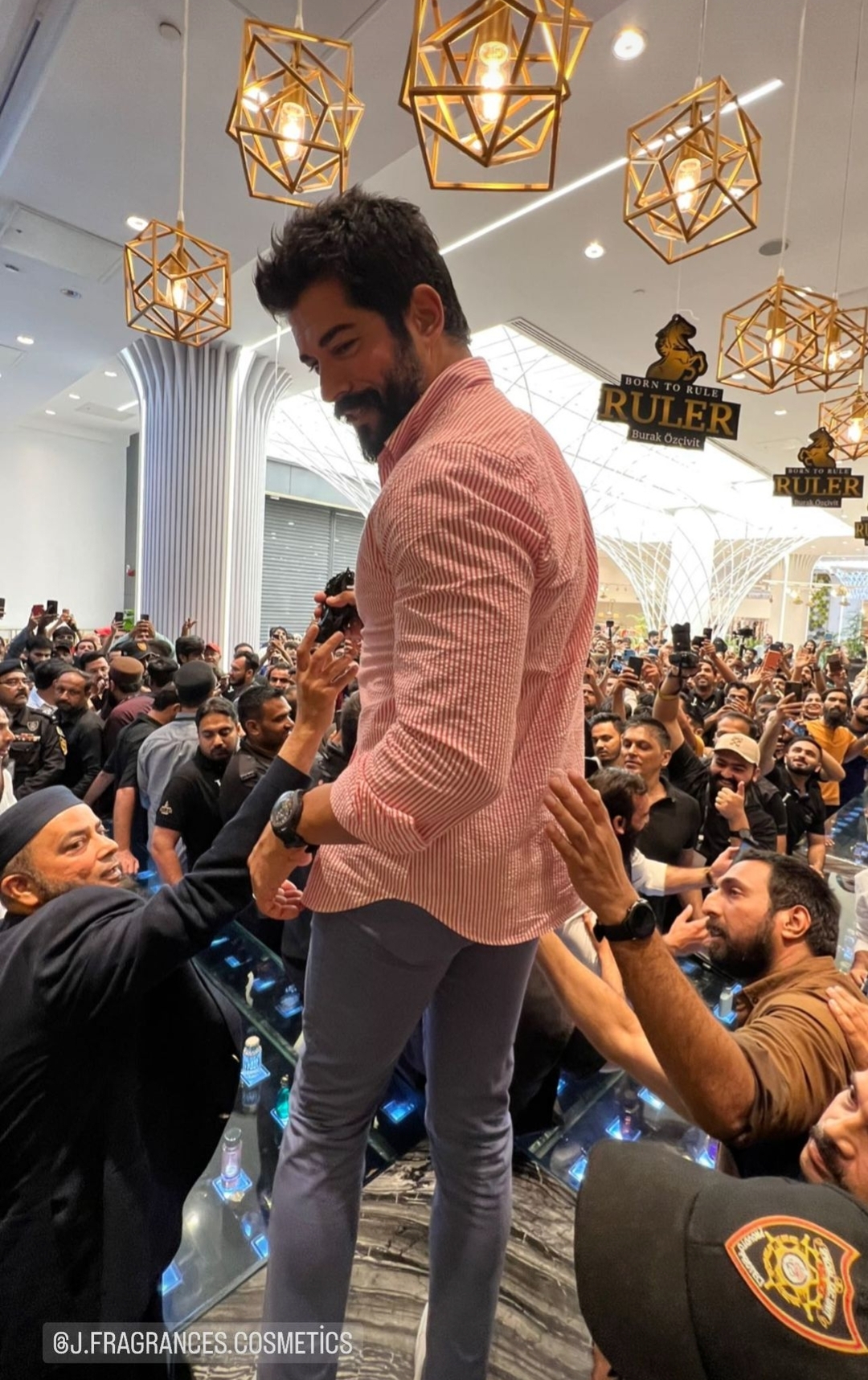 Burak Özçivit Pakistan Visit Videos & Pictures | Reviewit.pk