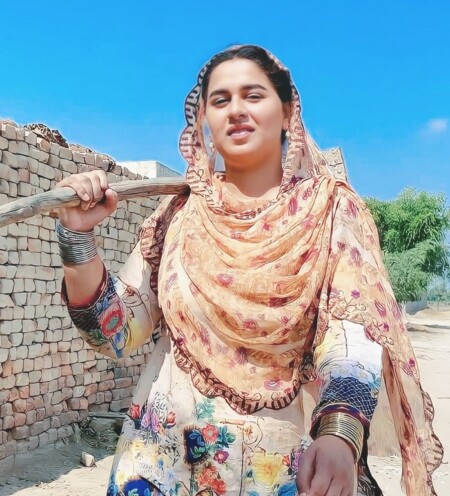 YouTuber Aliza Sehar's Video Controversy Reviewit.pk